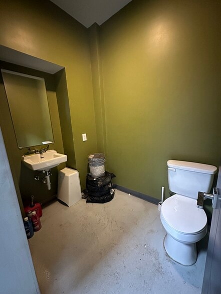 More Photos Of 116 Wright St, Newark Warehouse For Sale