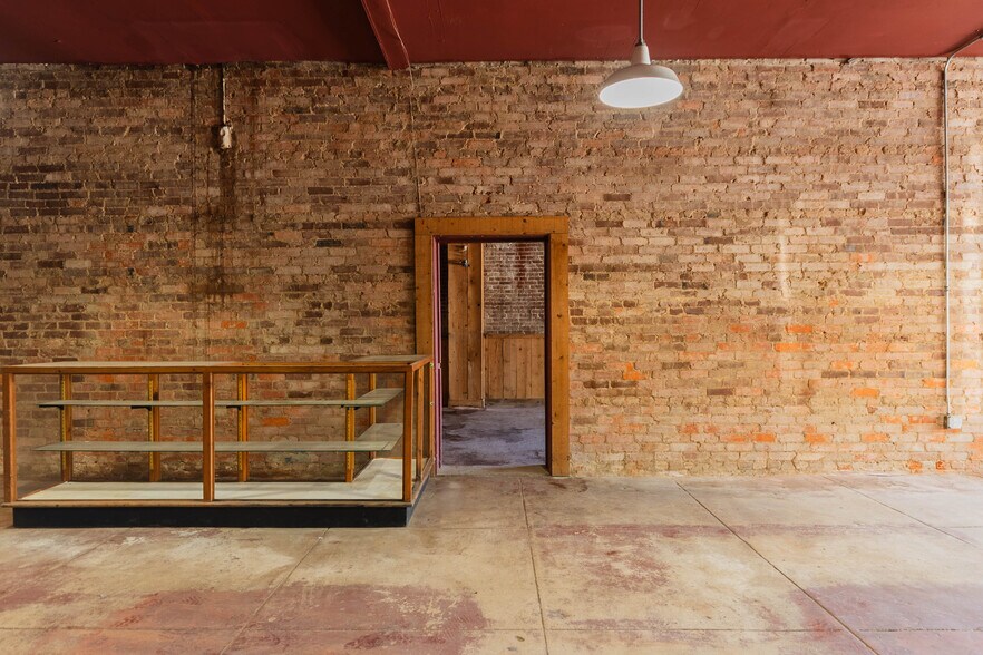 More Photos Of 135 Main St, Smiths Grove Storefront For Sale