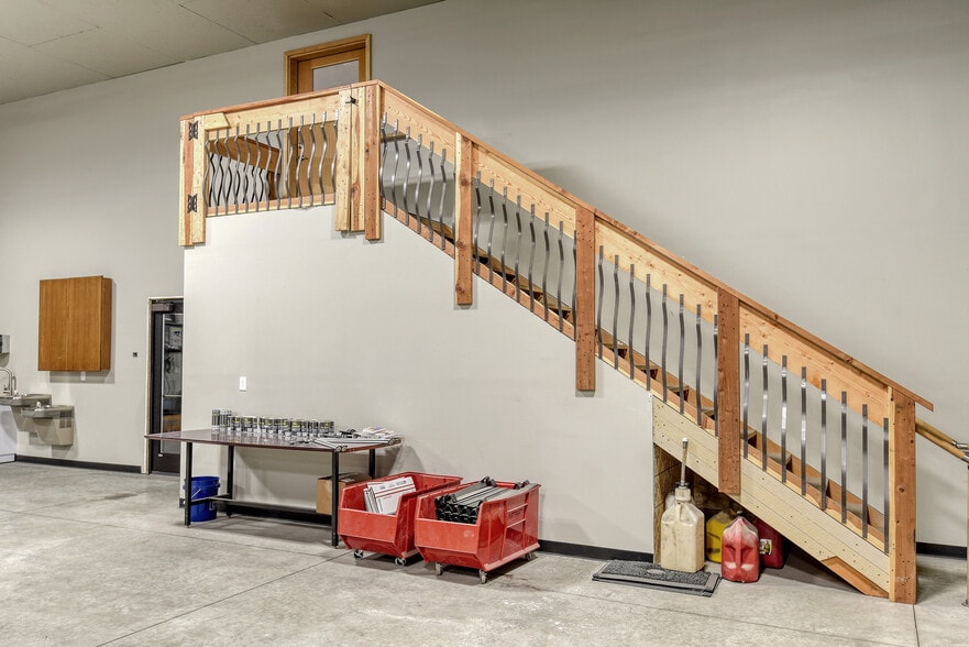 More Photos Of 30 S Fred Johns Way, Cheney Warehouse For Lease