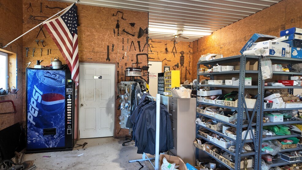 More Photos Of 2700 Ridgedale rd, Ridgedale Industrial For Sale