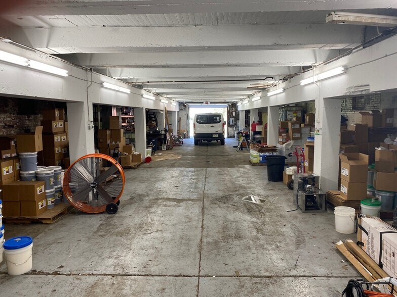 More Photos Of 2021 Tustin St, Pittsburgh Warehouse For Lease