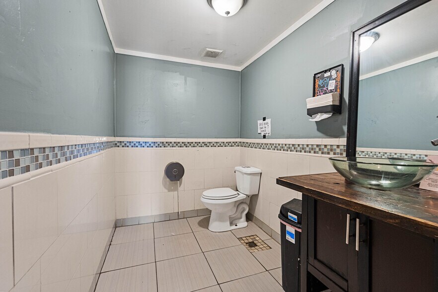 More Photos Of 10 Anastasia Blvd, Saint Augustine Bar For Lease