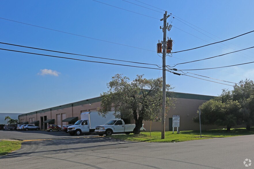 Primary Photo Of 8527-8529 NW 66th St, Miami Warehouse For Lease