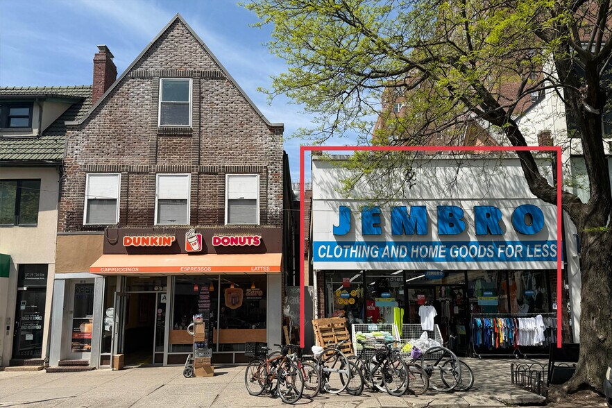 More Photos Of 10725 71st Ave, Forest Hills General Retail For Lease