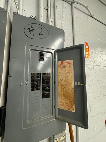 More Photos Of 921 SE 15th Ave, Cape Coral Industrial For Sale