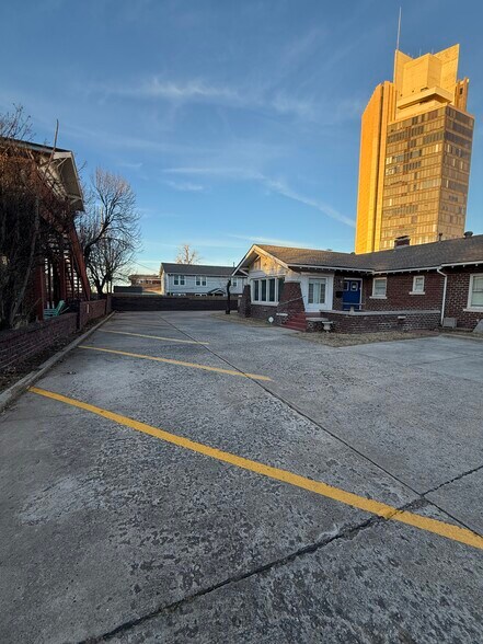 More Photos Of 2201 N Classen Blvd, Oklahoma City Office For Lease