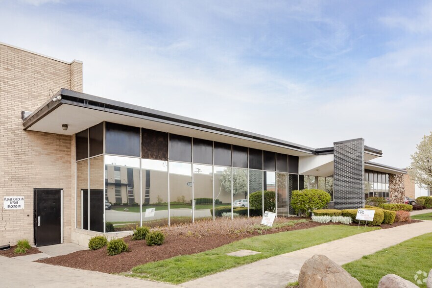 Primary Photo Of 1810 Estes Ave, Elk Grove Village Warehouse For Lease