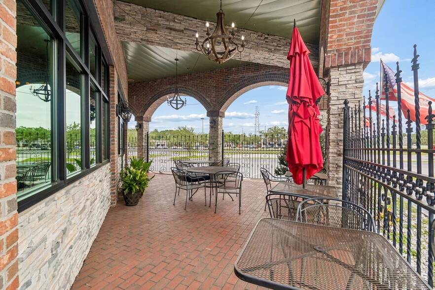 More Photos Of 3007 Commercial Way, Spring Hill Restaurant For Sale