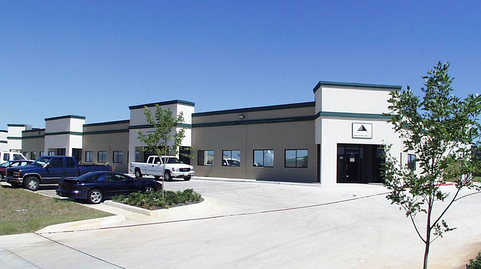 More Photos Of 2050 Greenwood Dr, Southlake Light Manufacturing For Lease