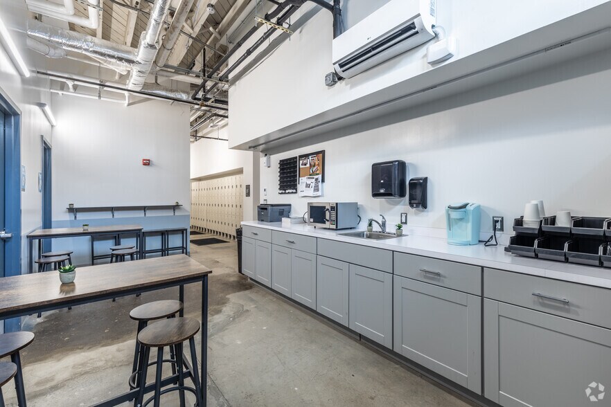 More Photos Of 2000-2014 5th St NE, Washington Warehouse For Lease