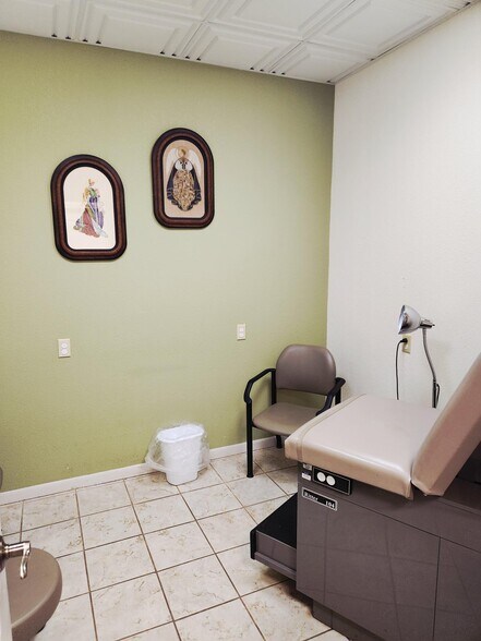 More Photos Of 1111 Worth St, Hemphill Office For Sale
