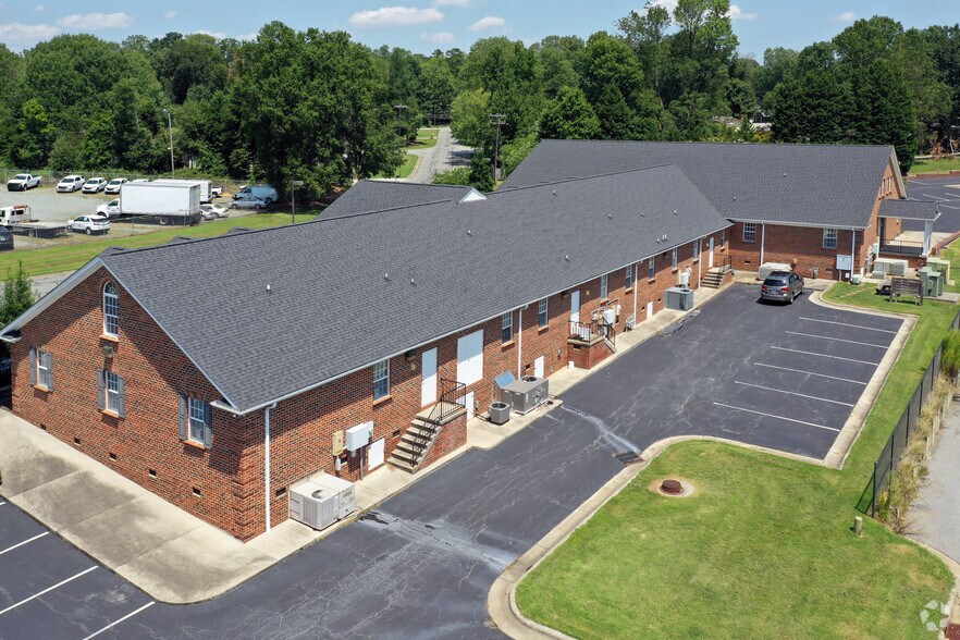 More Photos Of 827-847 Heather Rd, Burlington Medical For Lease