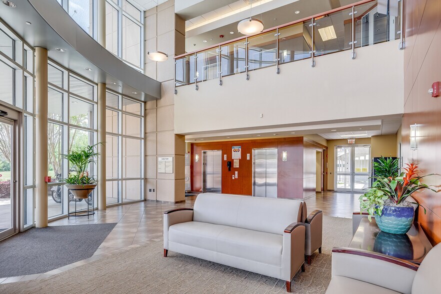 More Photos Of 22001 Southwest Freeway, Richmond Medical For Lease
