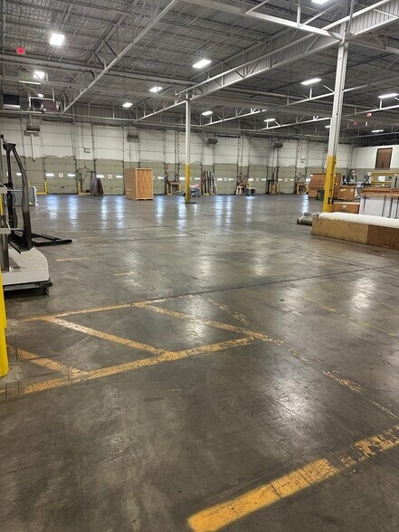 More Photos Of 2401 S Gulley Rd, Dearborn Distribution For Lease