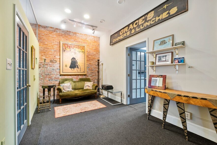 More Photos Of 519-521 N Charles St, Baltimore Office For Sale