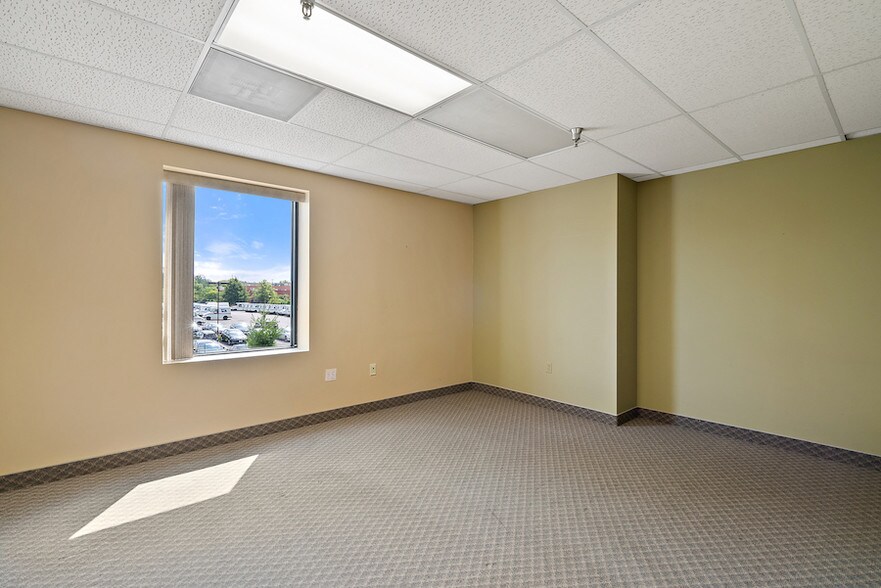 More Photos Of 14325 Willard Rd, Chantilly Office For Lease