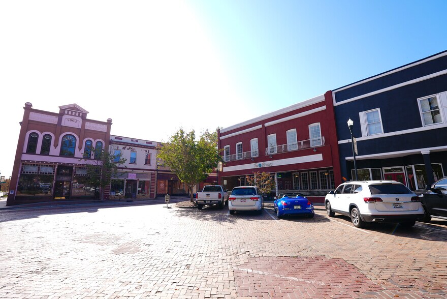 More Photos Of 101 Court Sq, Abbeville Restaurant For Sale