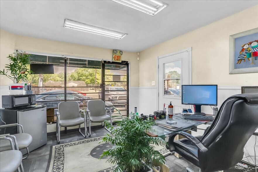 More Photos Of 8504 Hillcroft St, Houston Warehouse For Sale