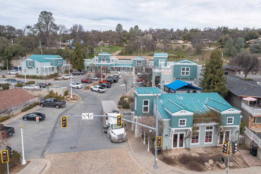 More Photos Of 40282 Highway 41, Oakhurst Freestanding For Sale