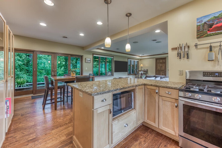 More Photos Of 19080 N Fork River Rd, Abingdon Specialty For Sale