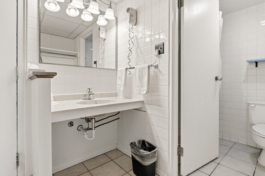More Photos Of 6920 Motor Inn Dr, Huntingdon Hotel For Sale