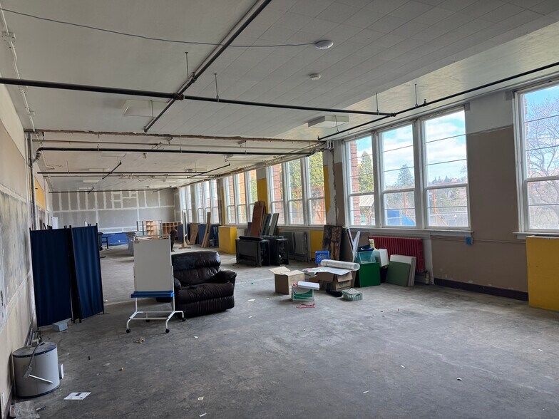 More Photos Of 115 NW State St, Pullman Loft Creative Space For Sale