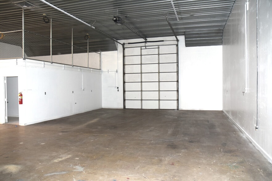 More Photos Of 6310 Edith Blvd NE, Albuquerque Warehouse For Lease