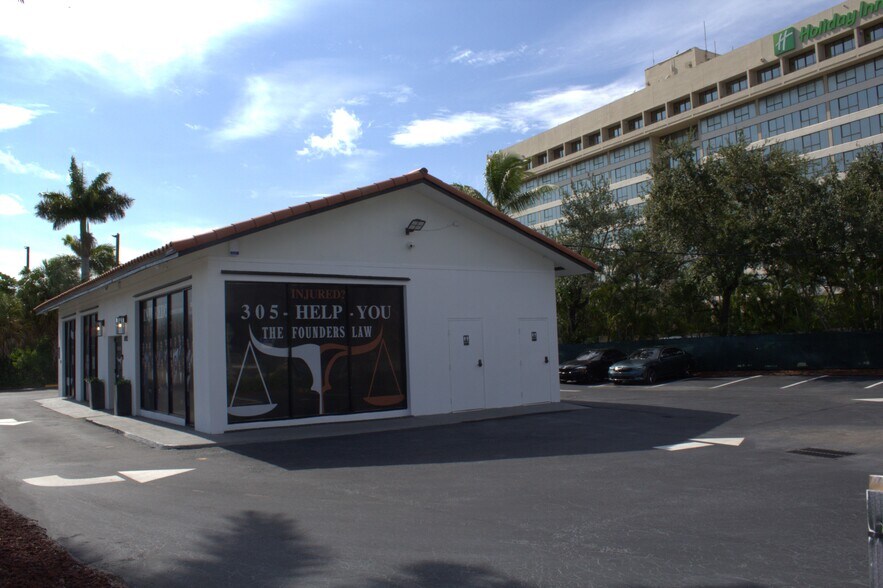 More Photos Of 7701 NW 103rd St, Hialeah Storefront Retail Office For Lease