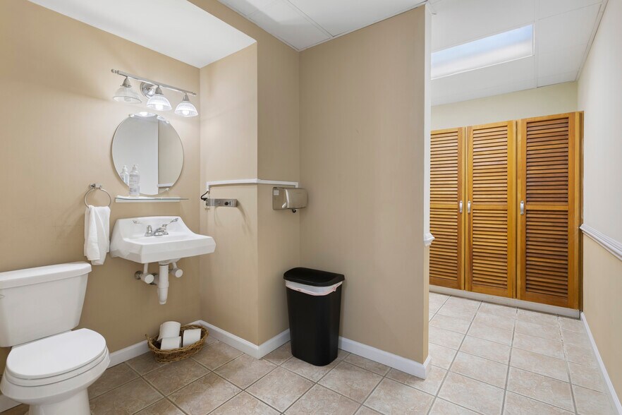 More Photos Of 101 N Providence Rd, Wallingford Office For Sale