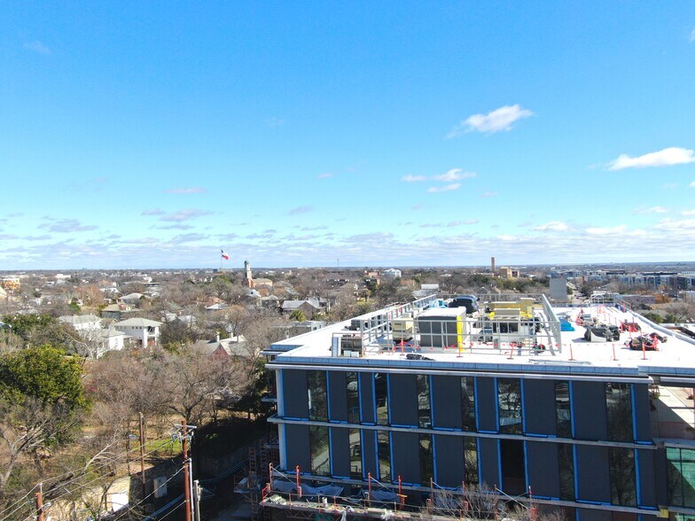 More Photos Of 902 E 7th St, Austin Office For Lease