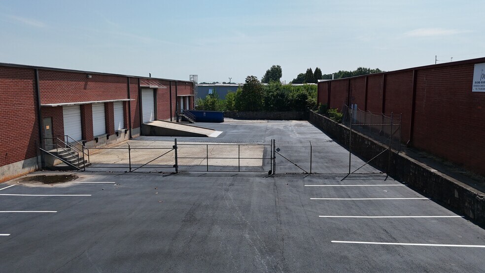 More Photos Of 2029-2033 Tucker Industrial Rd, Tucker Manufacturing For Lease
