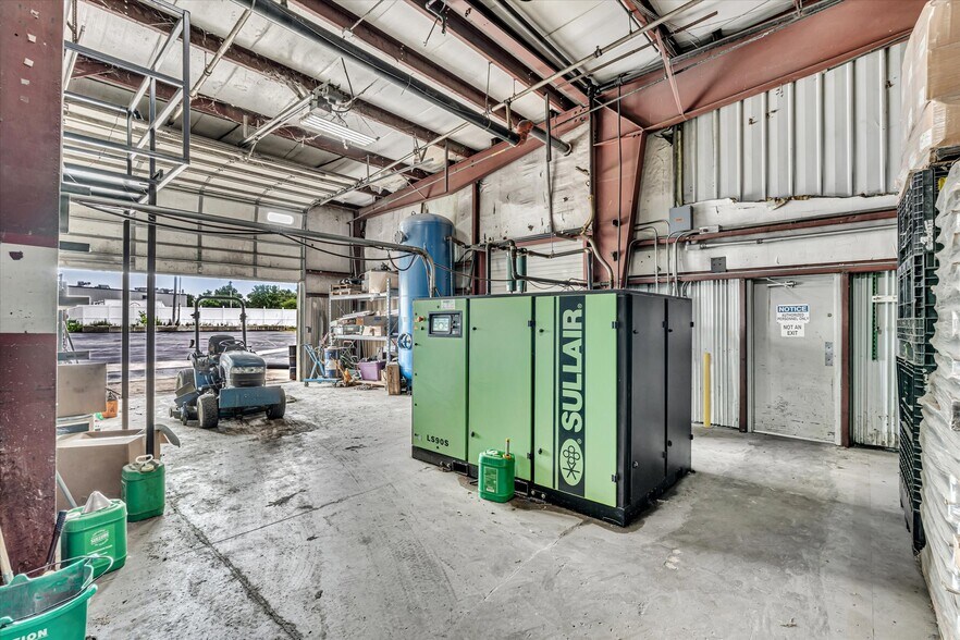 More Photos Of 202 1st St S, Kalona Manufacturing For Sale