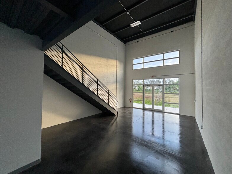 More Photos Of 28292 Industrial Rd, Bonita Springs Flex For Lease