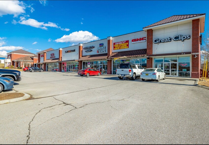 Primary Photo Of 5910 Reagan Ln, Ooltewah General Retail For Lease
