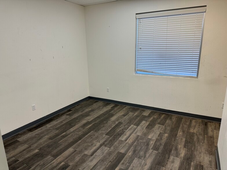 More Photos Of 3740 N Sillect Ave, Bakersfield Light Manufacturing For Lease