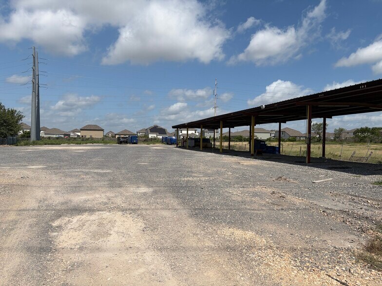 More Photos Of 2476 N Heideke St, Seguin Industrial For Sale