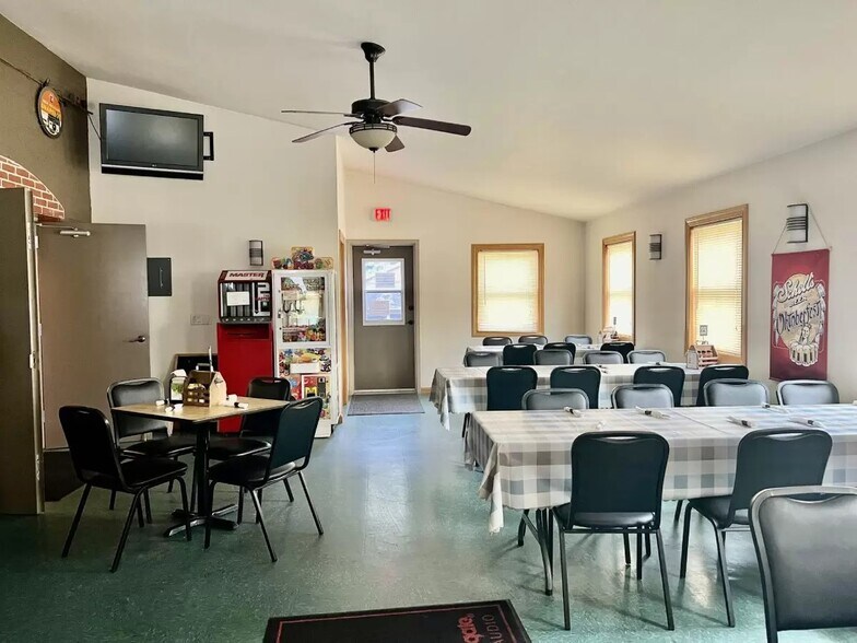 More Photos Of 107 N Main St, Rosholt Bar For Sale