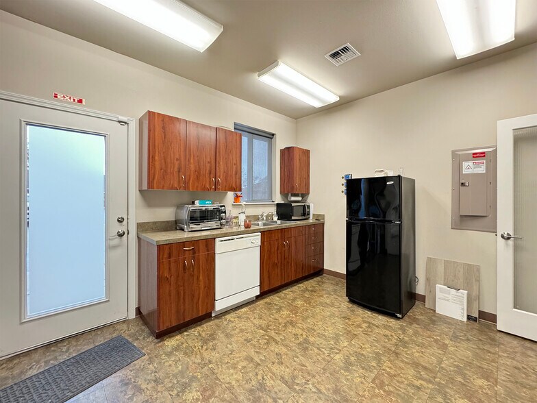 More Photos Of 542-544 N 5th Ave, Sequim Medical For Sale