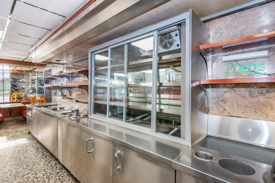 More Photos Of 2020 Greenwood Lake Tpke, Hewitt Restaurant For Lease