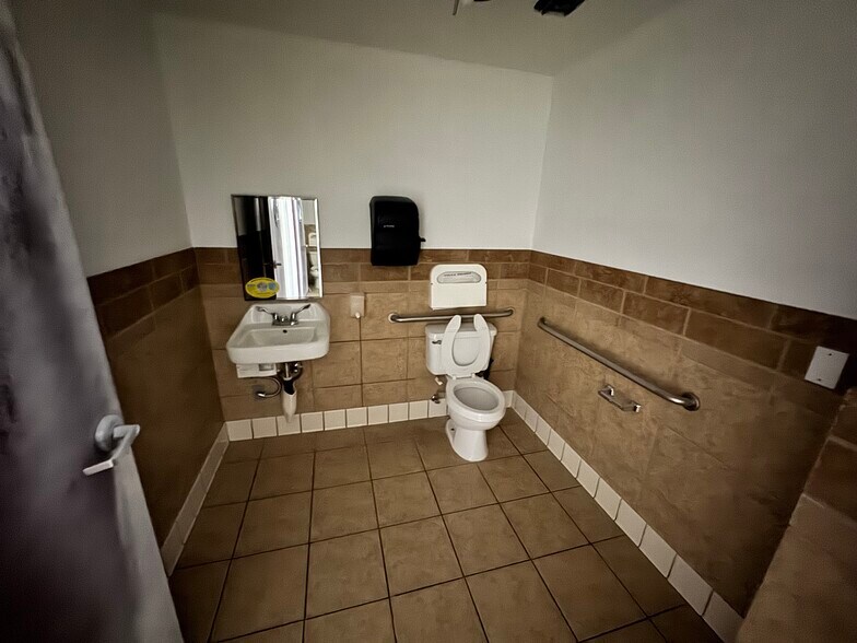 More Photos Of 19341 Bear Valley Rd, Apple Valley Medical For Lease