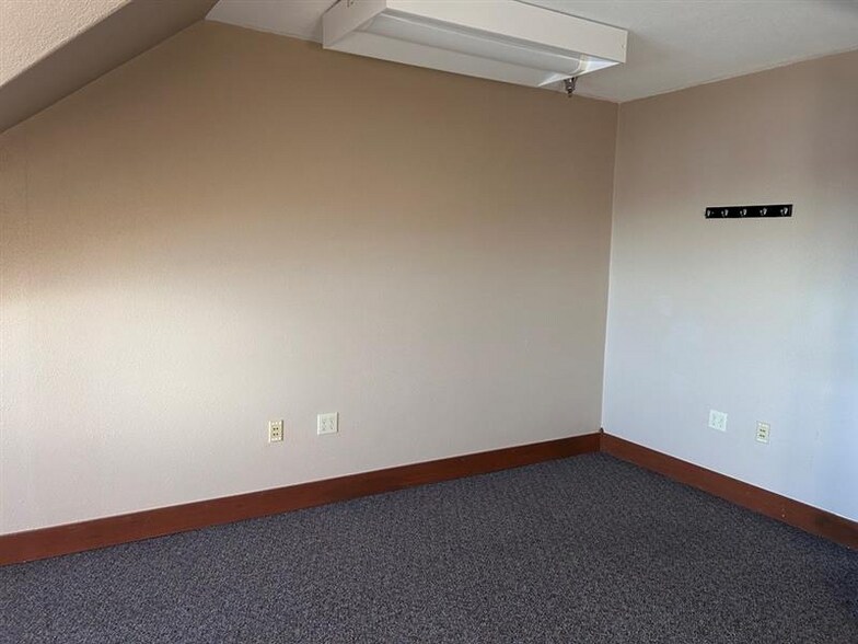 More Photos Of 100 N Krohn Pl, Sioux Falls Office For Lease