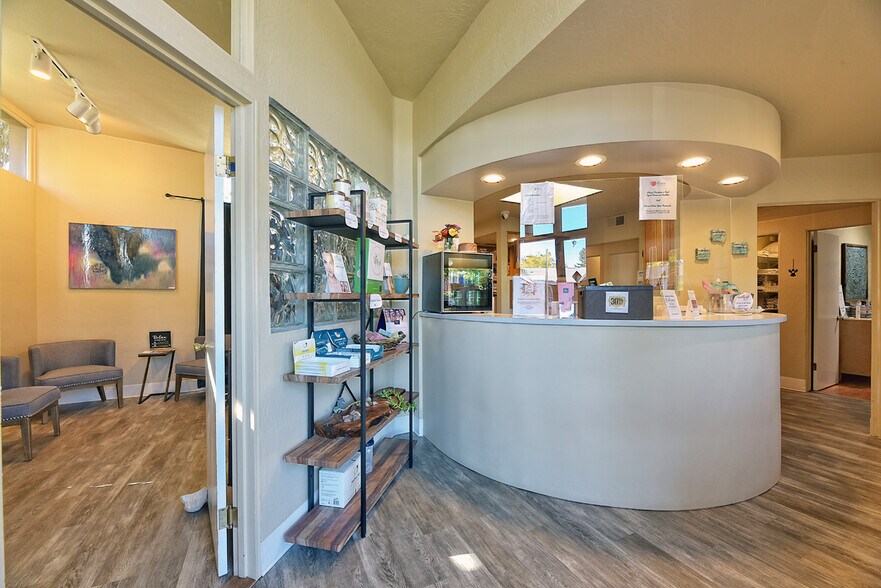 More Photos Of 993 Siskiyou Blvd, Ashland Office For Sale