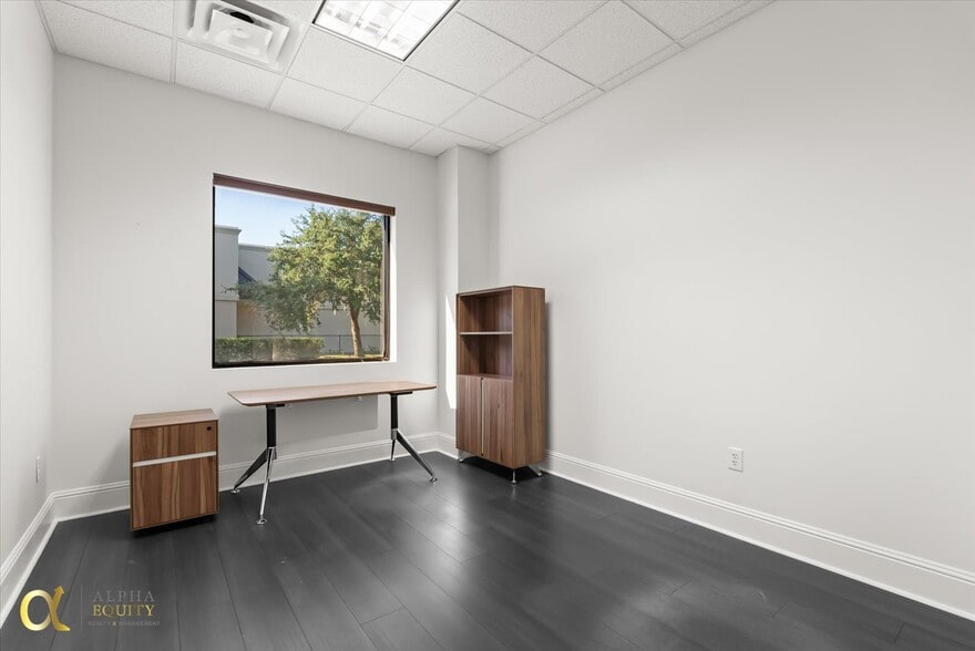 More Photos Of 201 Specialty Pt, Sanford Showroom For Lease