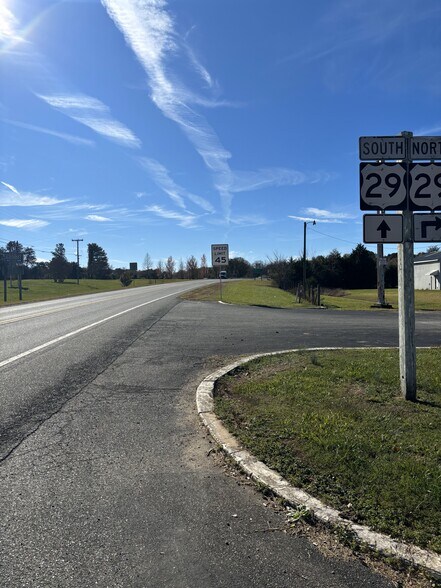 More Photos Of 2527 Main St, Hurt Flex For Sale