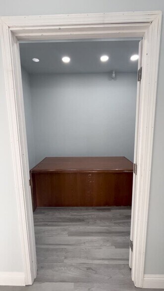 More Photos Of 5564 Sepulveda Blvd, Culver City Storefront For Lease