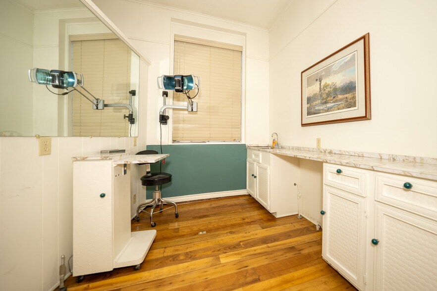 More Photos Of 519 E Goliad Ave, Crockett Storefront For Sale