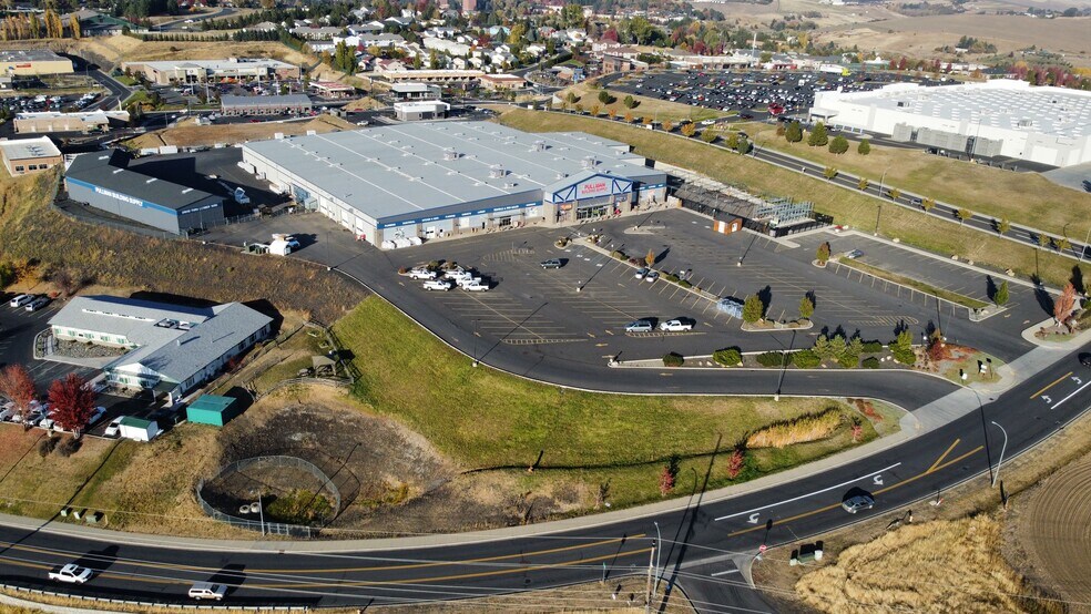 More Photos Of 400 SE Fairmount Dr, Pullman Department Store For Sale