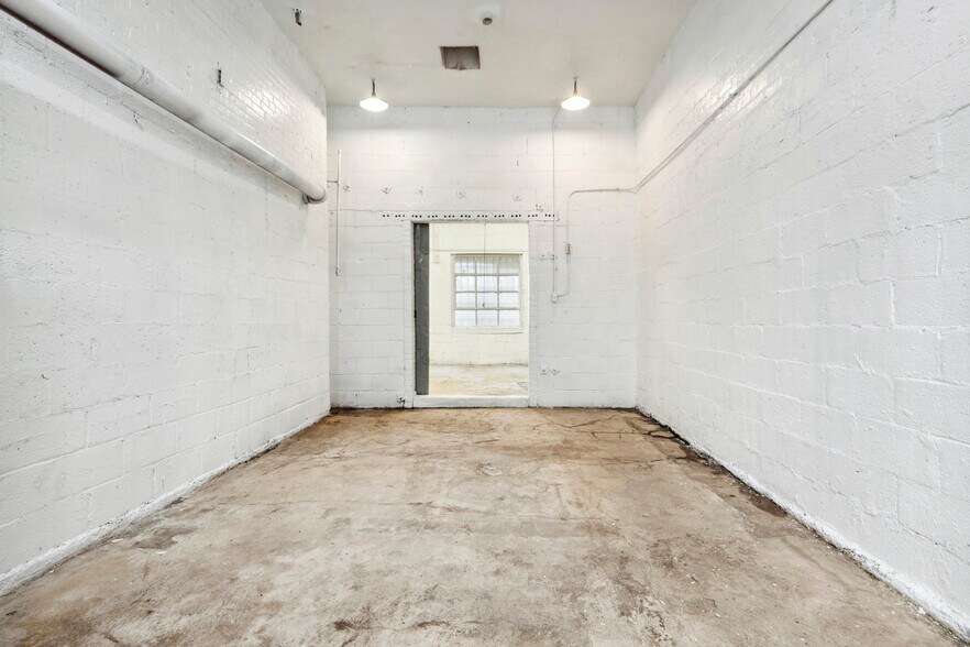 More Photos Of 5325 Canal Blvd, New Orleans General Retail For Sale