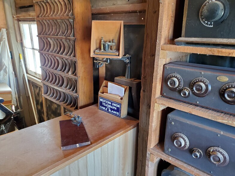 More Photos Of 331 W Rockspring Ln, Benson Movie Radio TVStudio For Sale