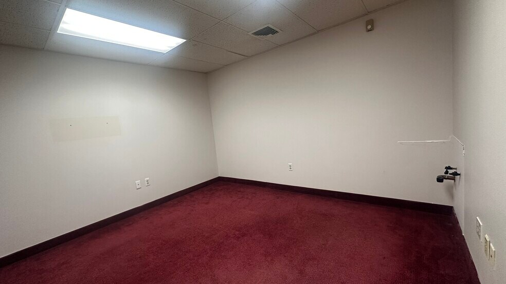 More Photos Of 155 Maple St, Springfield Medical For Lease